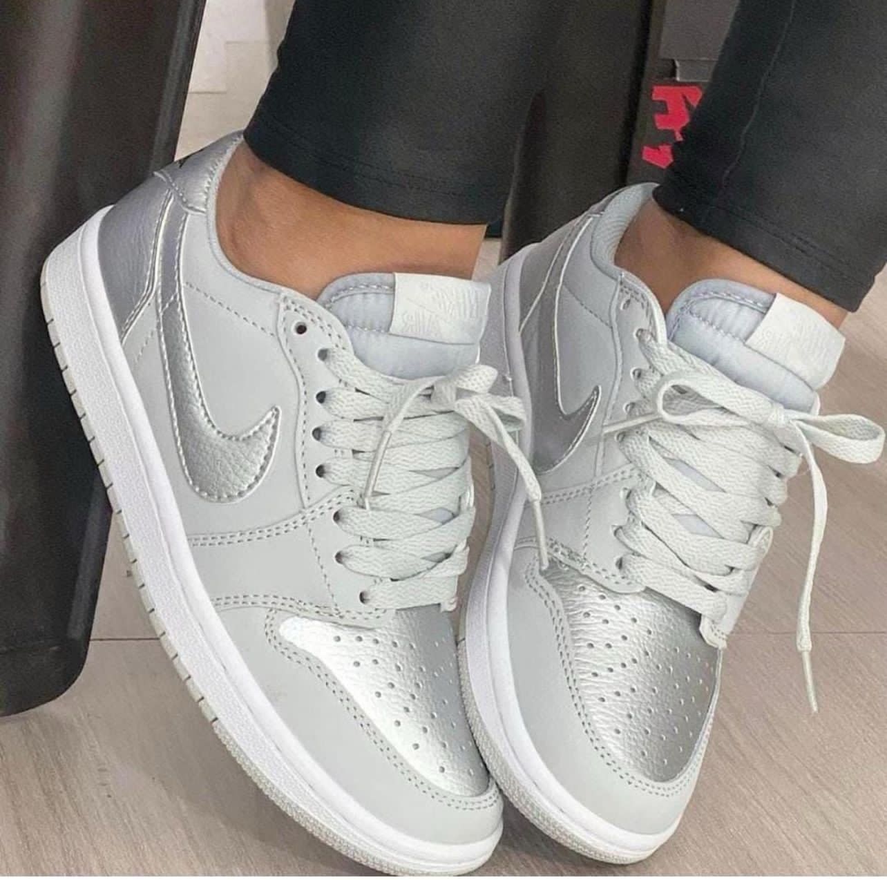 Bellos Nike Paris Mt Gris Plateado
